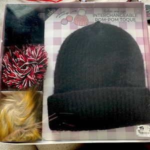 Interchangeable Pom-Pom hat
